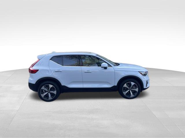 Used 2024 Volvo XC40 B5 Plus w/ Protection Package Premier AWD/4WD image 9