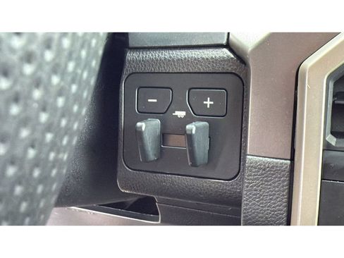 Certified 2024 Toyota Tacoma SR5 AWD/4WD image 25