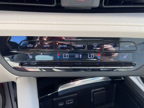 Used 2023 Buick Envision Essence AWD/4WD image 22