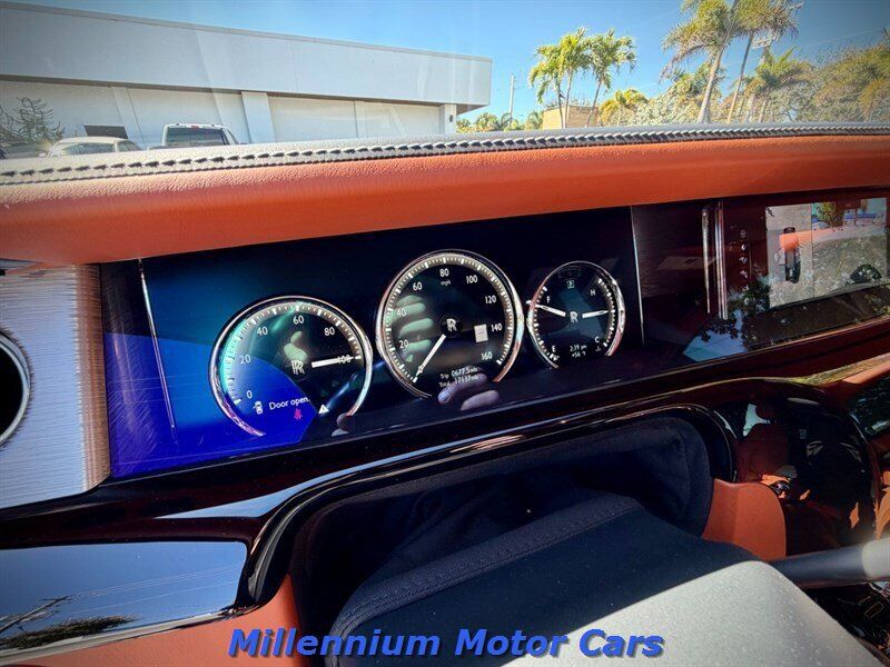 Used 2018 Rolls-Royce Phantom Sedan RWD image 34
