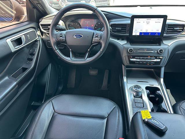 Used 2020 Ford Explorer XLT w/ Equipment Group 202A AWD/4WD image 18