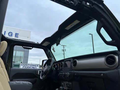 Used 2021 Jeep Wrangler Sport AWD/4WD image 44