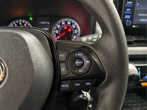 Used 2022 Toyota RAV4 LE image 15