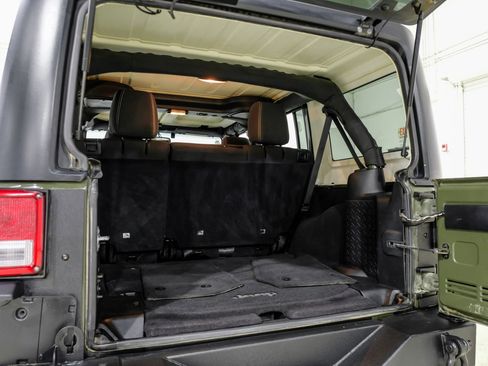 Used 2015 Jeep Wrangler Unlimited Sahara w/ Connectivity Group image 55