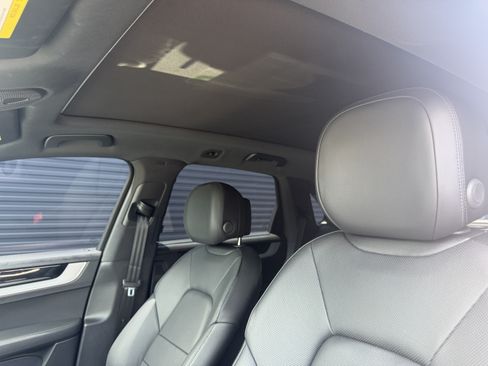 Certified 2024 Porsche Cayenne AWD/4WD image 30