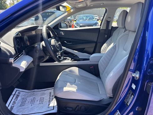 Used 2023 Hyundai Elantra Limited w/ Cargo Package FWD image 9