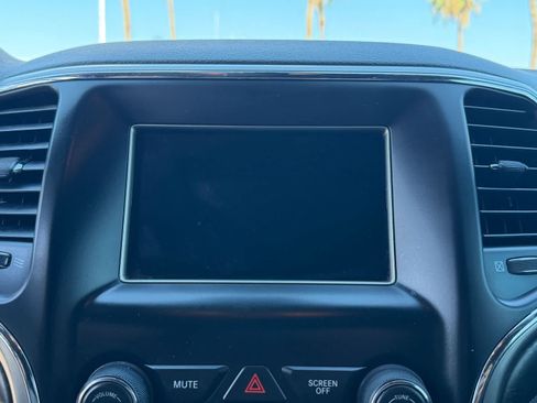 Used 2018 Jeep Grand Cherokee Laredo AWD/4WD image 24