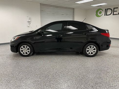 Used 2012 Hyundai Accent GLS image 8