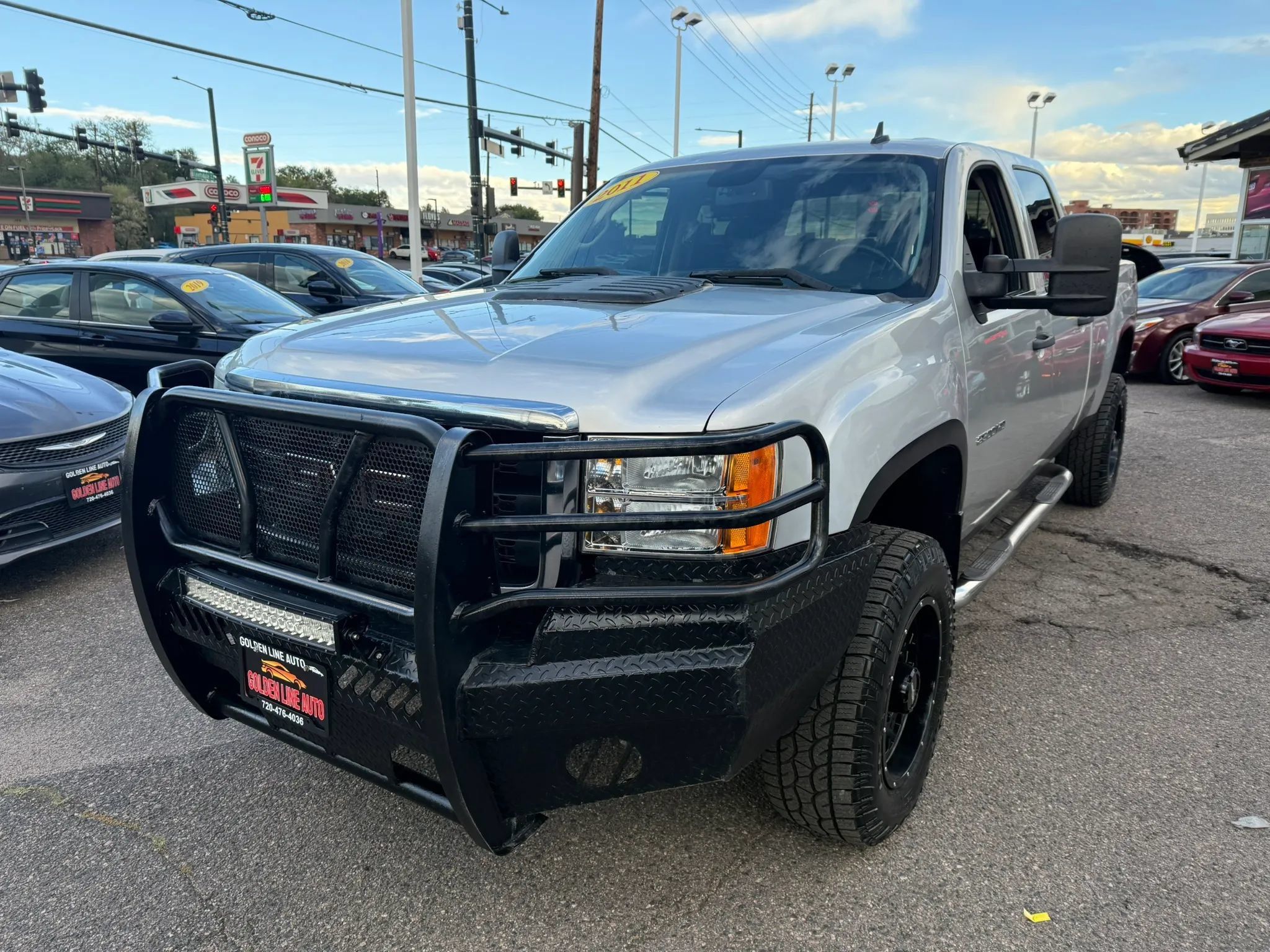 Used 2011 GMC Sierra 2500 SLE w/ SLE Preferred Package AWD/4WD image 4