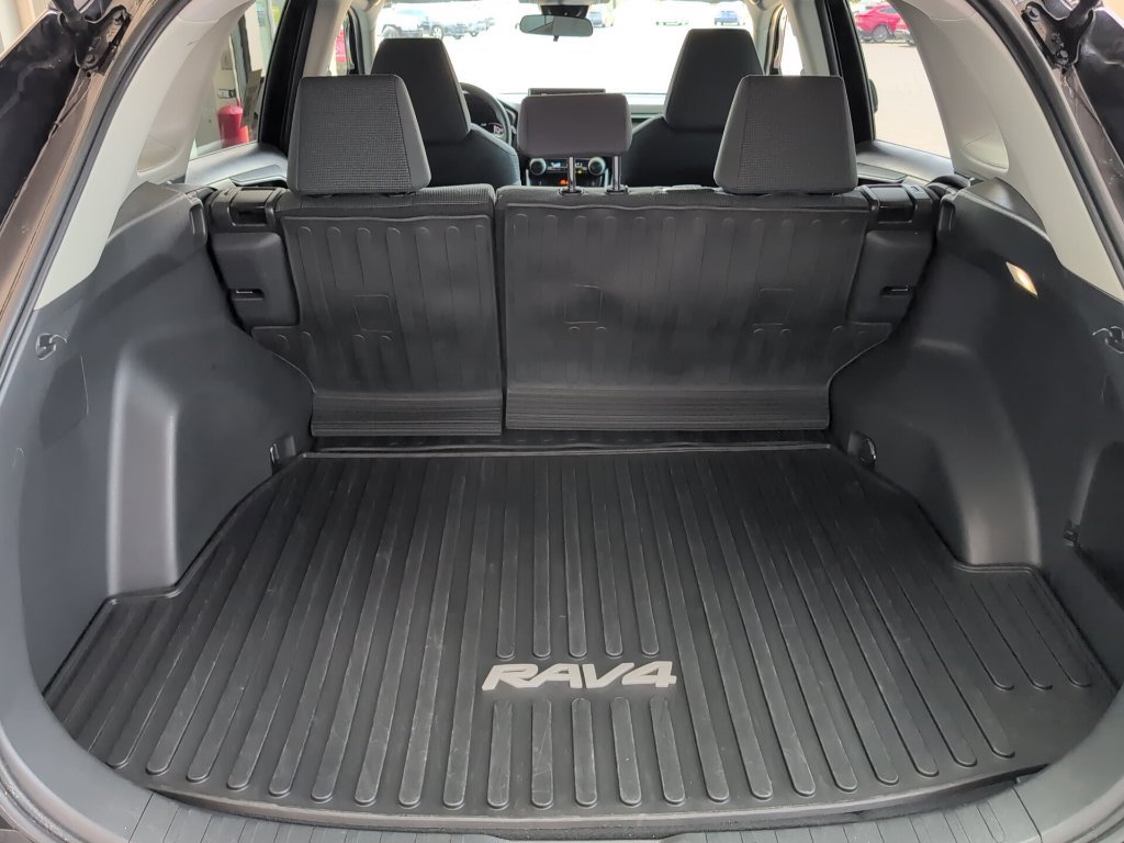 Used 2024 Toyota RAV4 LE AWD/4WD image 11