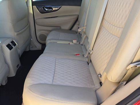 Used 2019 Nissan Rogue SV image 18