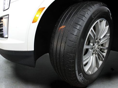 Used 2017 Cadillac XT5 Luxury image 35