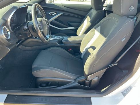Used 2020 Chevrolet Camaro LT w/ Technology Package image 17