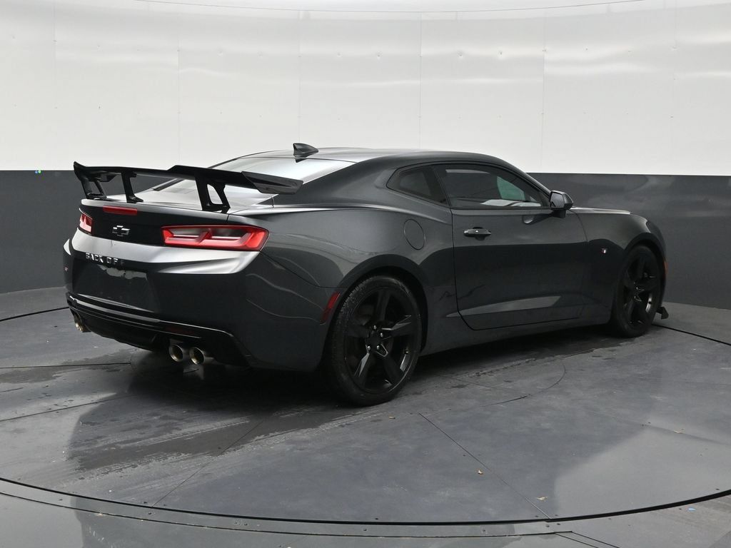Used 2018 Chevrolet Camaro SS RWD image 5
