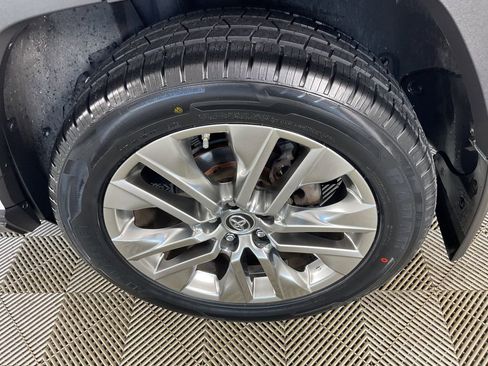 Used 2019 Toyota RAV4 XLE Premium w/ Cold Weather Package AWD/4WD image 6