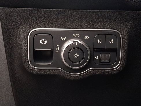 Used 2024 Mercedes-Benz GLB 250 4MATIC image 23