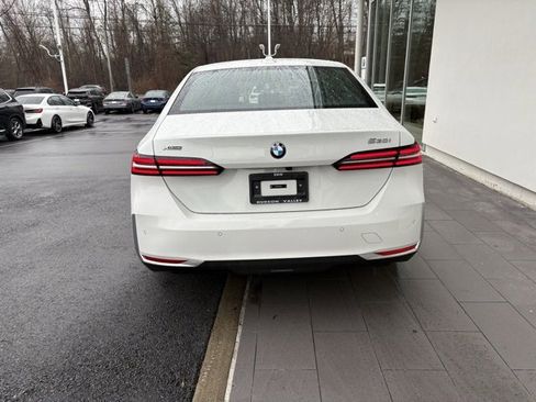 Used 2026 BMW 530i xDrive w/ Premium Package image 6