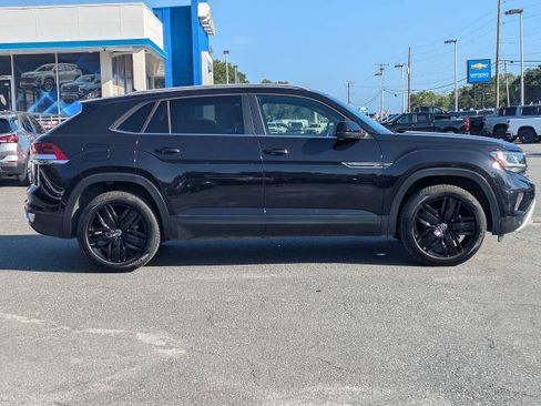 Used 2020 Volkswagen Atlas Cross Sport SE w/ Panoramic Sunroof Package FWD image 3