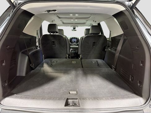 Used 2021 Chevrolet Traverse RS image 18