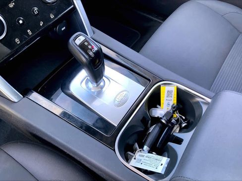 Used 2020 Land Rover Discovery Sport image 15