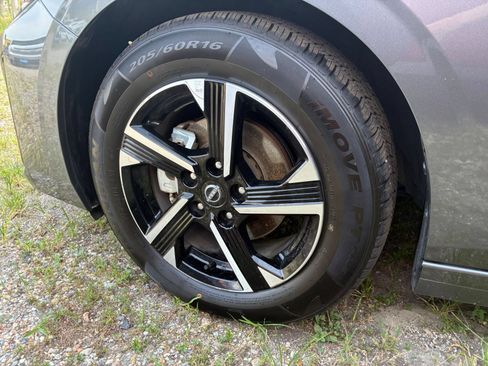 Used 2025 Nissan Sentra SV FWD image 24