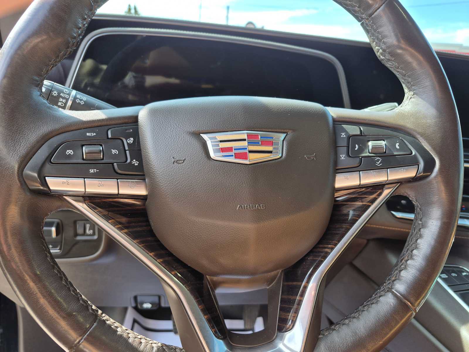 Used 2021 Cadillac Escalade ESV Premium Luxury w/ Driver Assist Tech Package AWD/4WD image 16