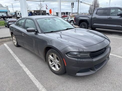 Used 2019 Dodge Charger SXT w/ Leather Interior Group image 2