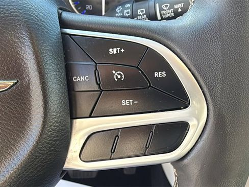 Used 2022 Chrysler Voyager LX image 24