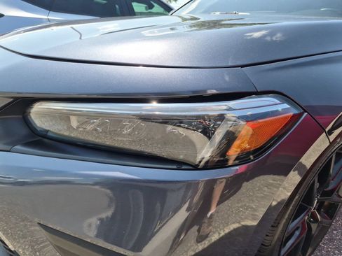 Used 2023 Honda Civic Sport image 9