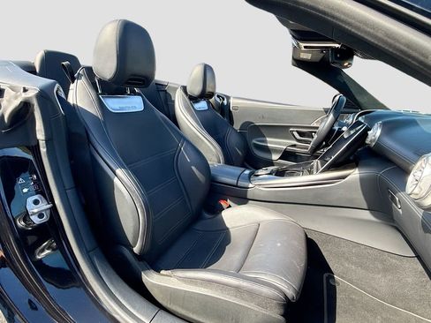 Used 2022 Mercedes-Benz SL 55 AMG 4MATIC w/ Driver Assistance Package image 28