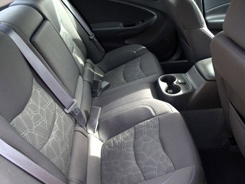 Used 2017 Chevrolet Volt LT w/ Comfort Package image 15