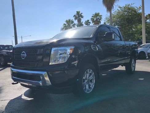 Used 2024 Nissan Titan SV w/ SV Convenience Package AWD/4WD image 9