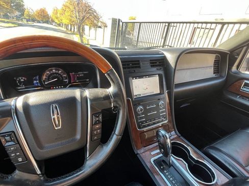 Used 2017 Lincoln Navigator L Select image 12