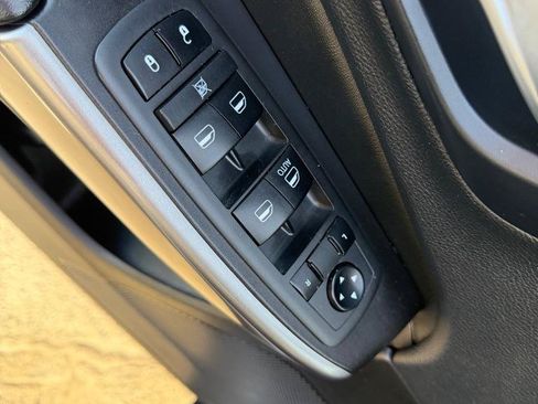 Used 2019 Jeep Cherokee Latitude w/ Popular Appearance Group FWD image 21