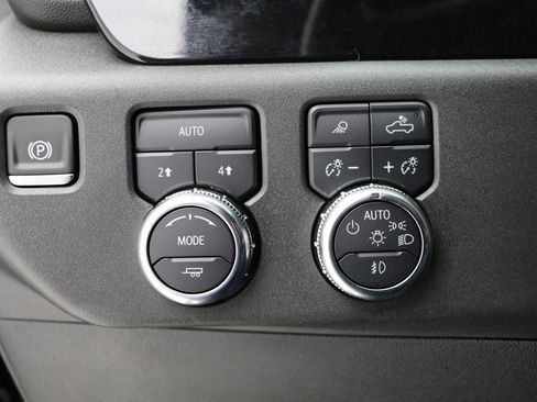 Used 2025 GMC Sierra 1500 SLT image 30