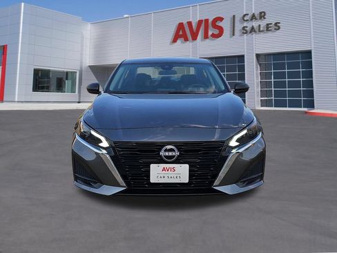 Used 2025 Nissan Altima 2.5 SV FWD image 2