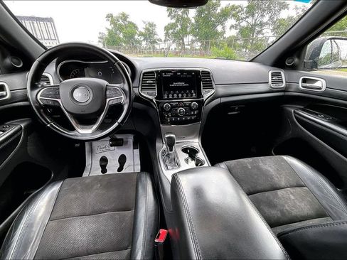 Used 2021 Jeep Grand Cherokee Laredo X AWD/4WD image 14