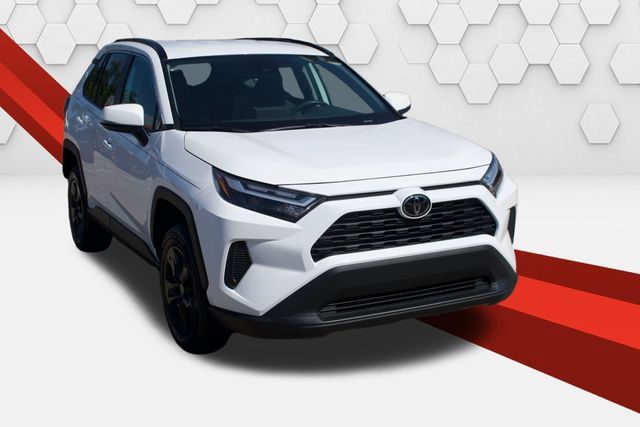 Used 2025 Toyota RAV4 XLE FWD image 7