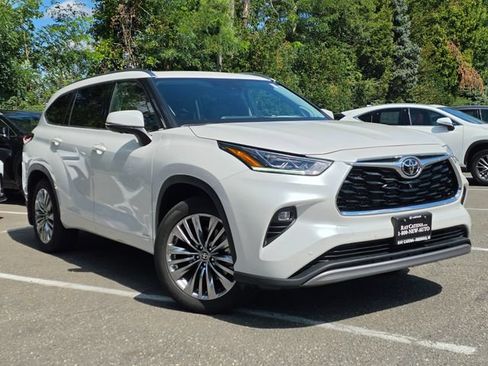 Used 2026 Toyota Highlander Platinum AWD/4WD image 1