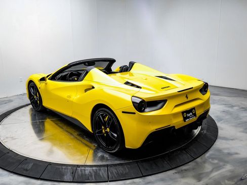 Used 2017 Ferrari 488 Spider image 15
