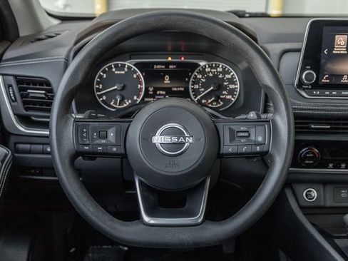 Used 2023 Nissan Rogue SV image 9