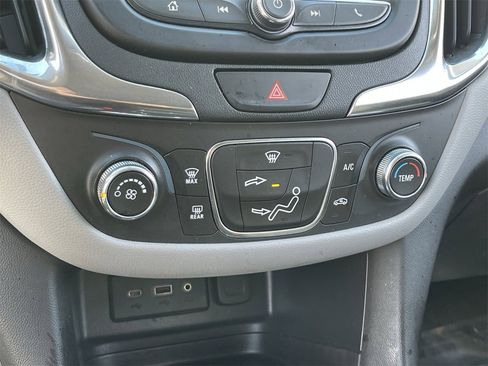 Used 2021 Chevrolet Equinox LS image 23