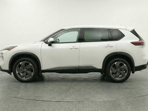 Used 2025 Nissan Rogue SV image 5