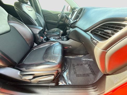 Used 2019 Jeep Cherokee Trailhawk image 14