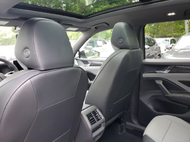 New 2026 Volkswagen Tiguan SE R-Line FWD image 11