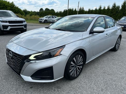 Used 2023 Nissan Altima 2.5 SV w/ SV Premium Package FWD image 7