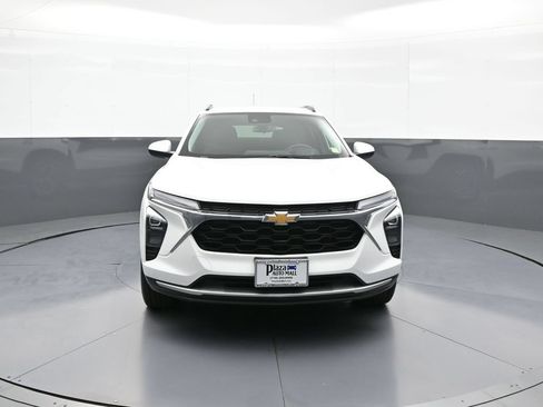 Used 2025 Chevrolet Trax LT w/ LT Convenience Package FWD image 2