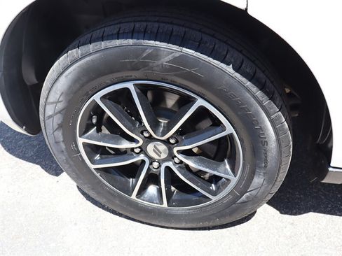 Used 2018 Dodge Journey SE w/ Connectivity Group FWD image 14