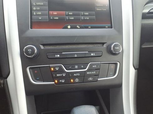 Used 2016 Ford Fusion SE image 22