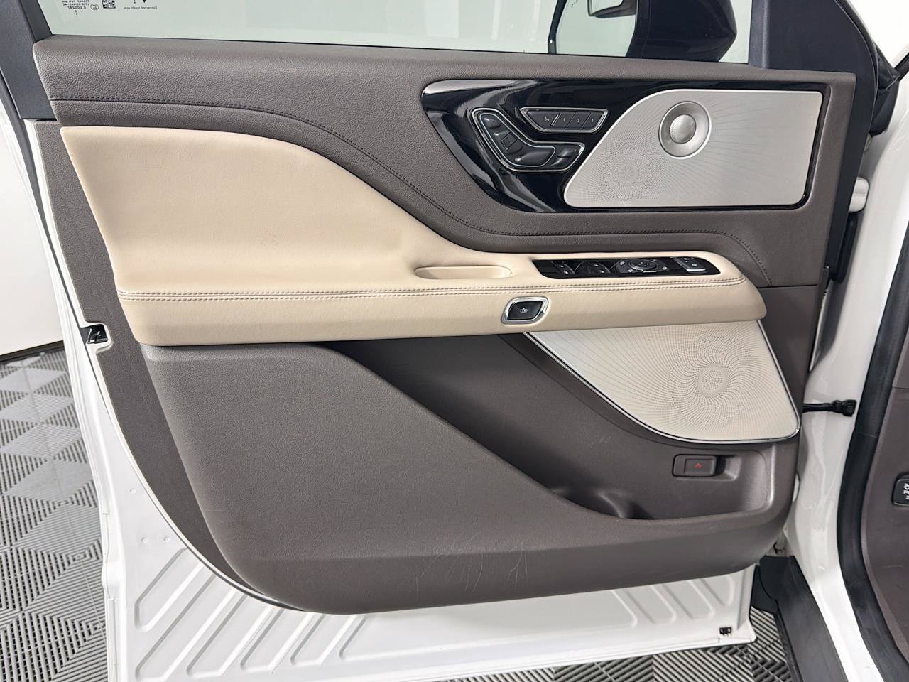 Used 2020 Lincoln Aviator Reserve w/ Equipment Group 202A AWD/4WD image 20